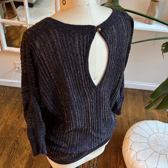 CLUB MONACO elongated pullover sz small, 3/4 sleeve. - Picture 2 of 6